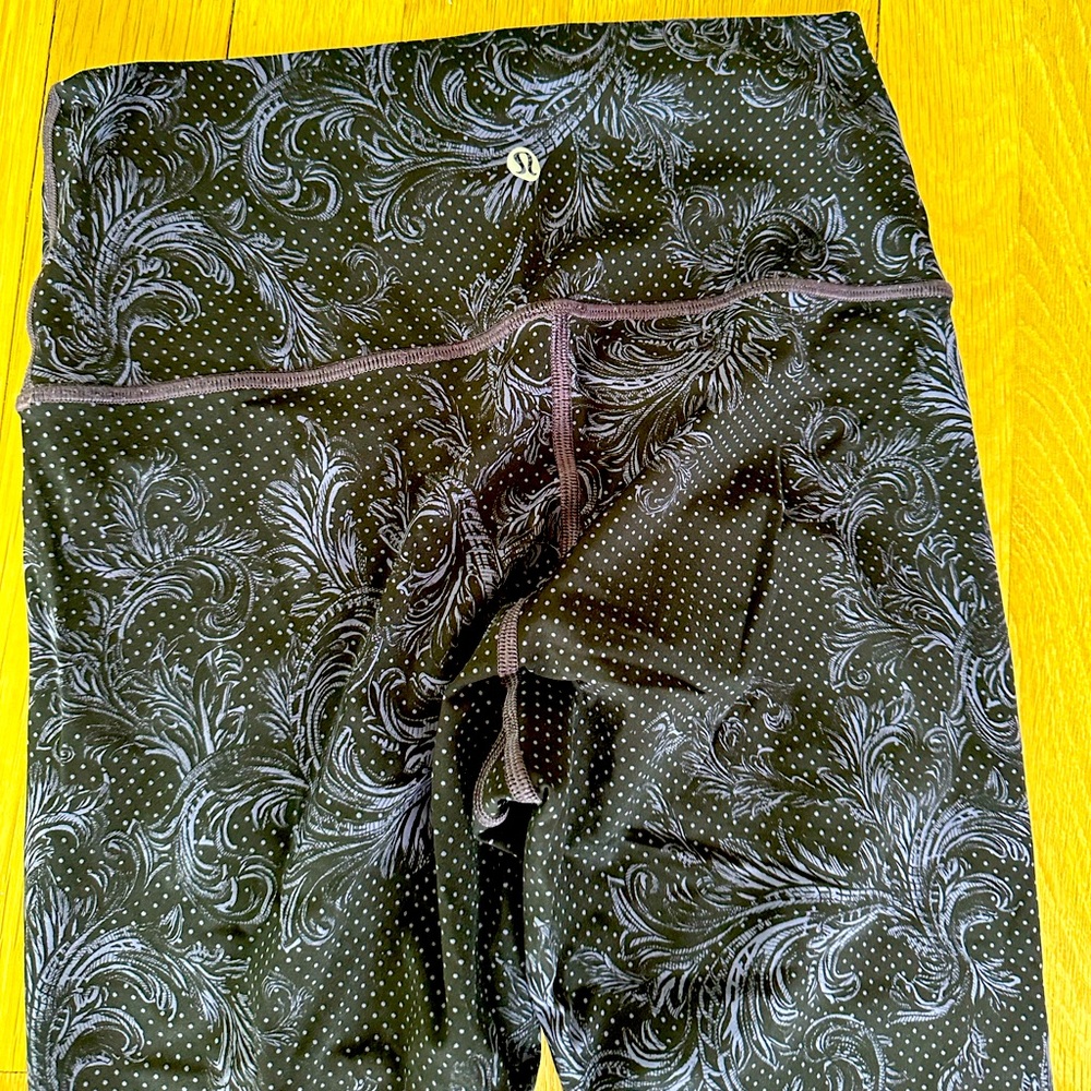 Lululemon leggings size 6. Good condition